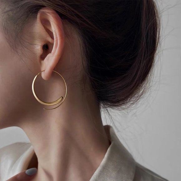 Jewelry - (BI) Gold earrings